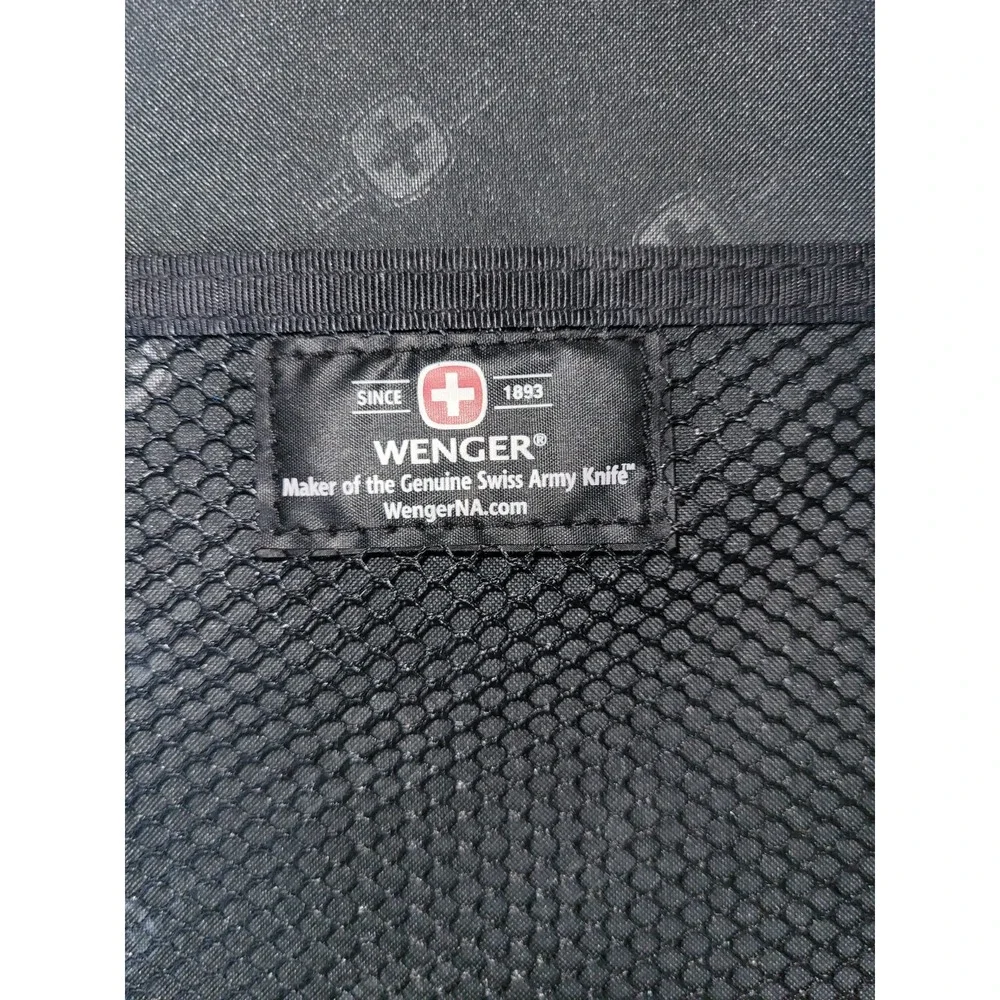 Wenger WA7482-02 15 in Padded Black Polyester/Vinyl Laptop Messenger Bag